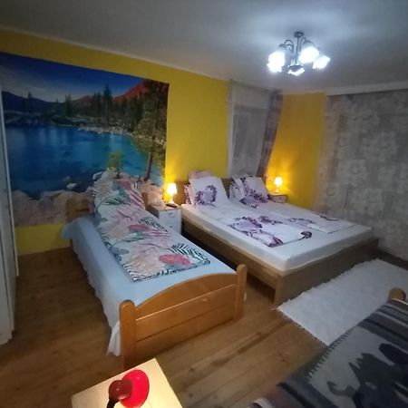 Kert Oevezeti Lakas Apartment Gyongyos ภายนอก รูปภาพ