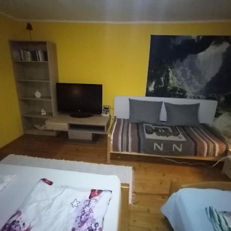 Kert Oevezeti Lakas Apartment Gyongyos ภายนอก รูปภาพ
