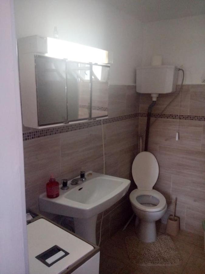 Kert Oevezeti Lakas Apartment Gyongyos ภายนอก รูปภาพ