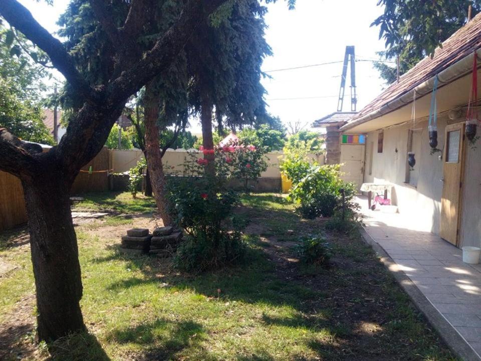 Kert Oevezeti Lakas Apartment Gyongyos ภายนอก รูปภาพ