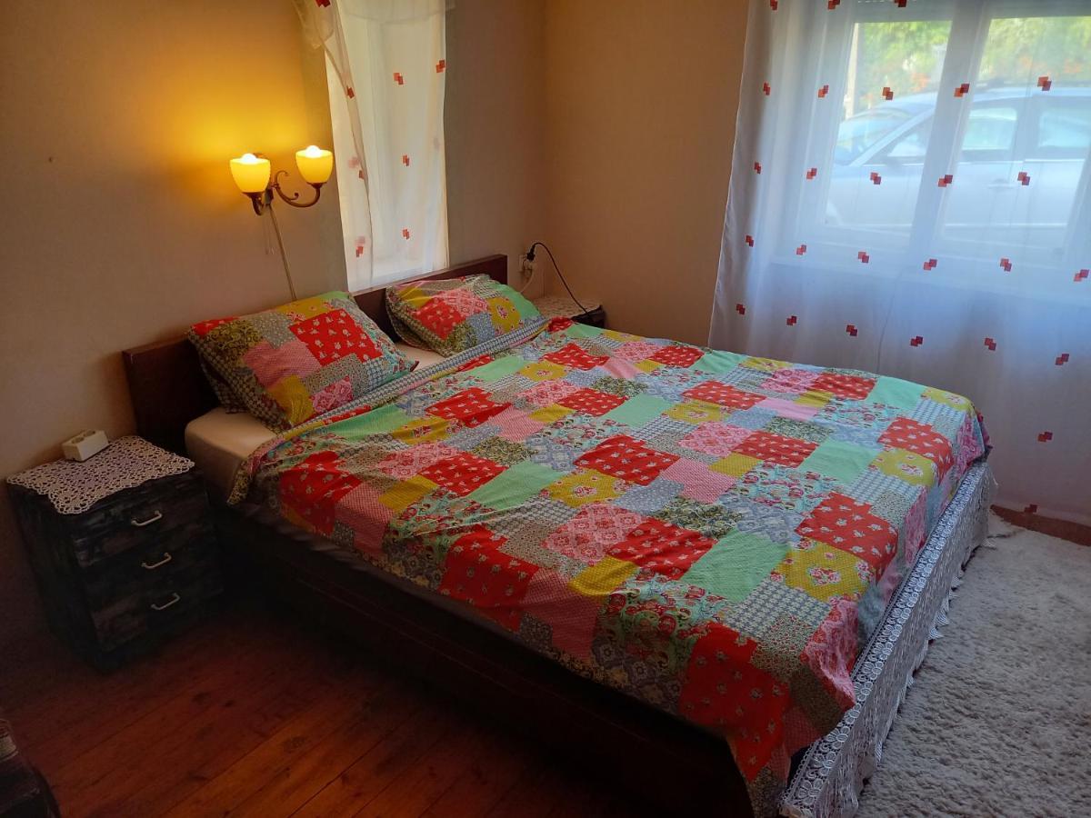 Kert Oevezeti Lakas Apartment Gyongyos ภายนอก รูปภาพ